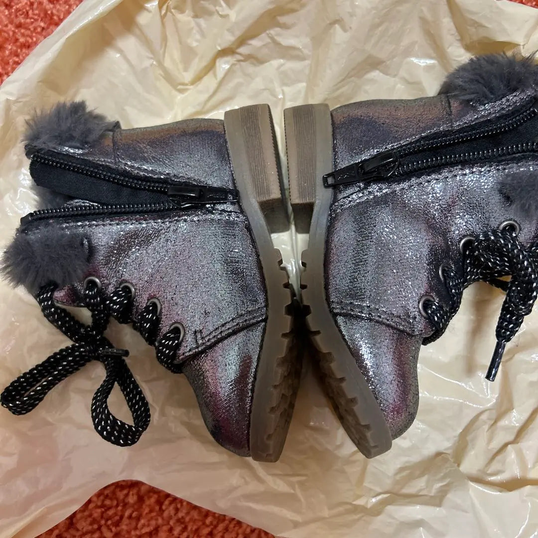 ✳️ Reducción de precio final ✳️Zapatos para niños GAP Botas para niños Piel gris metalizado con botas | ✳️最終お値下げ✳️GAP キッズ靴 キッズブーツメタリックグレー ファー付きブーツ