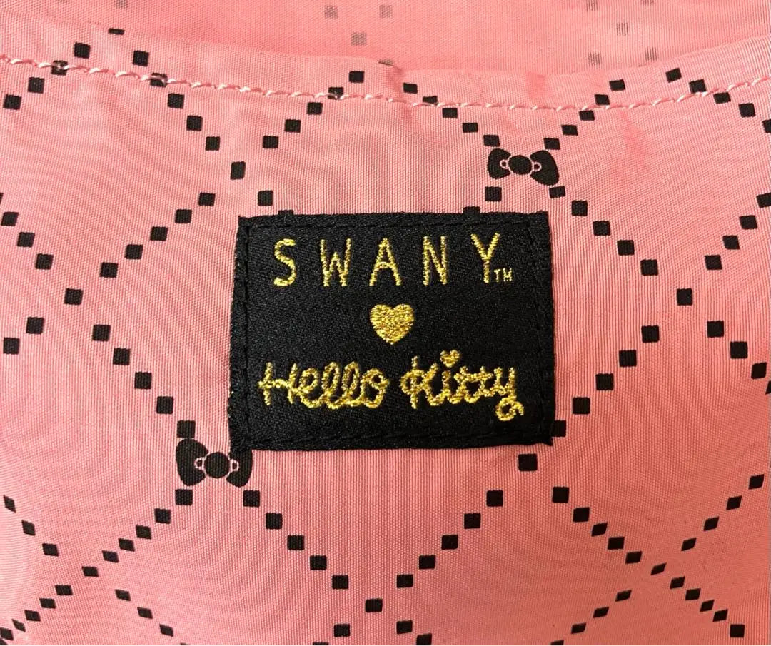 Almost unused, extremely beautiful SWANY Hello Kitty collaboration shopping carrier