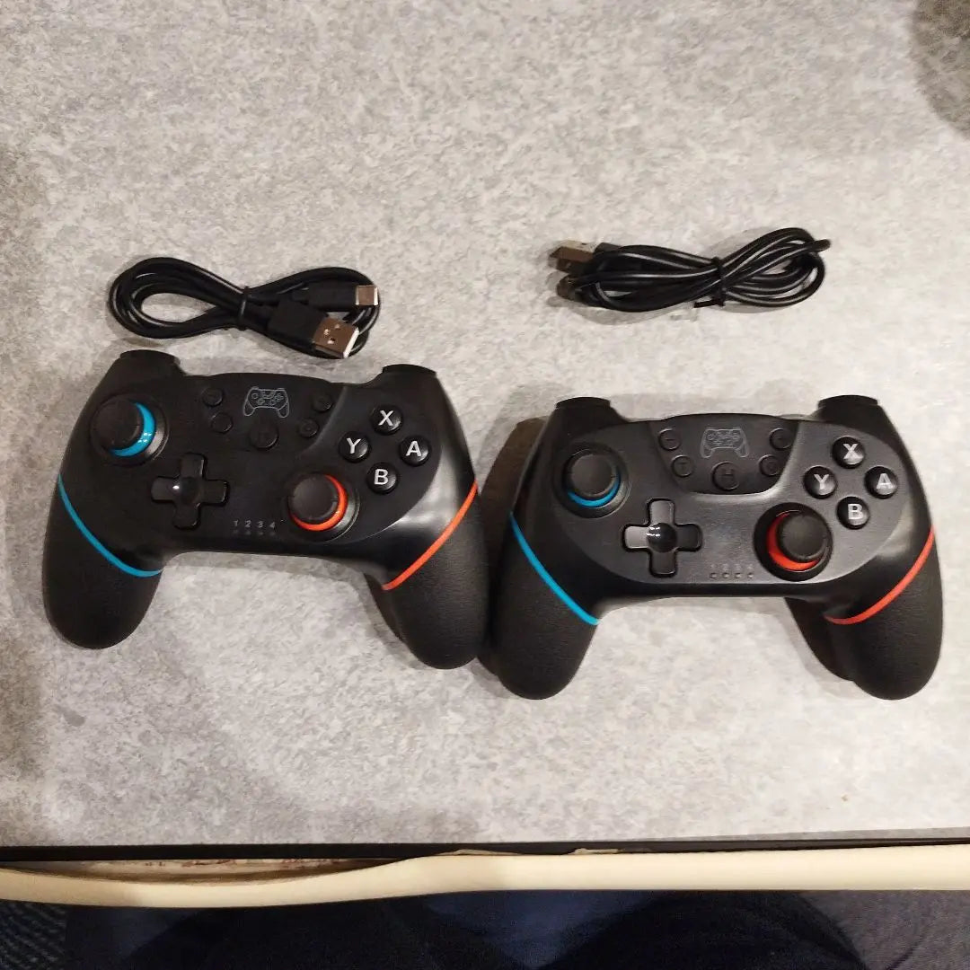 Set of 2 wireless controllers