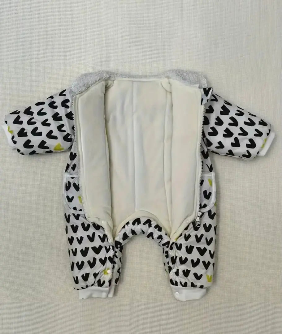 Heart pattern romper 66cm 3-6 months perfect for fall and winter