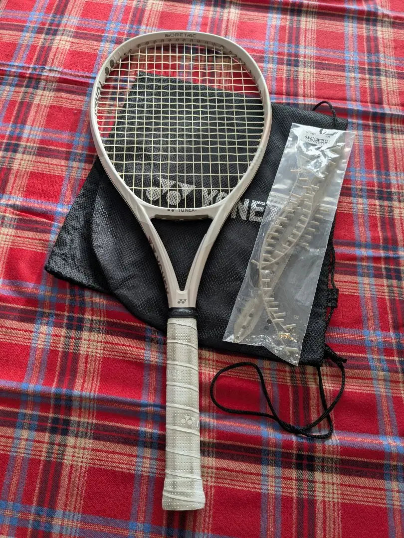 YONEX V-core 100 (07VC100) Beige arena