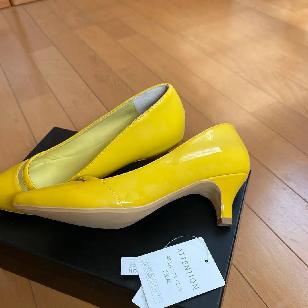 [New, unused] UNTITLED Yellow Pointed Toe Pumps Size 30