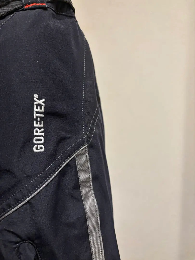 Chaqueta y pantalones para todo tipo de clima Gore-Tex de Kushitani