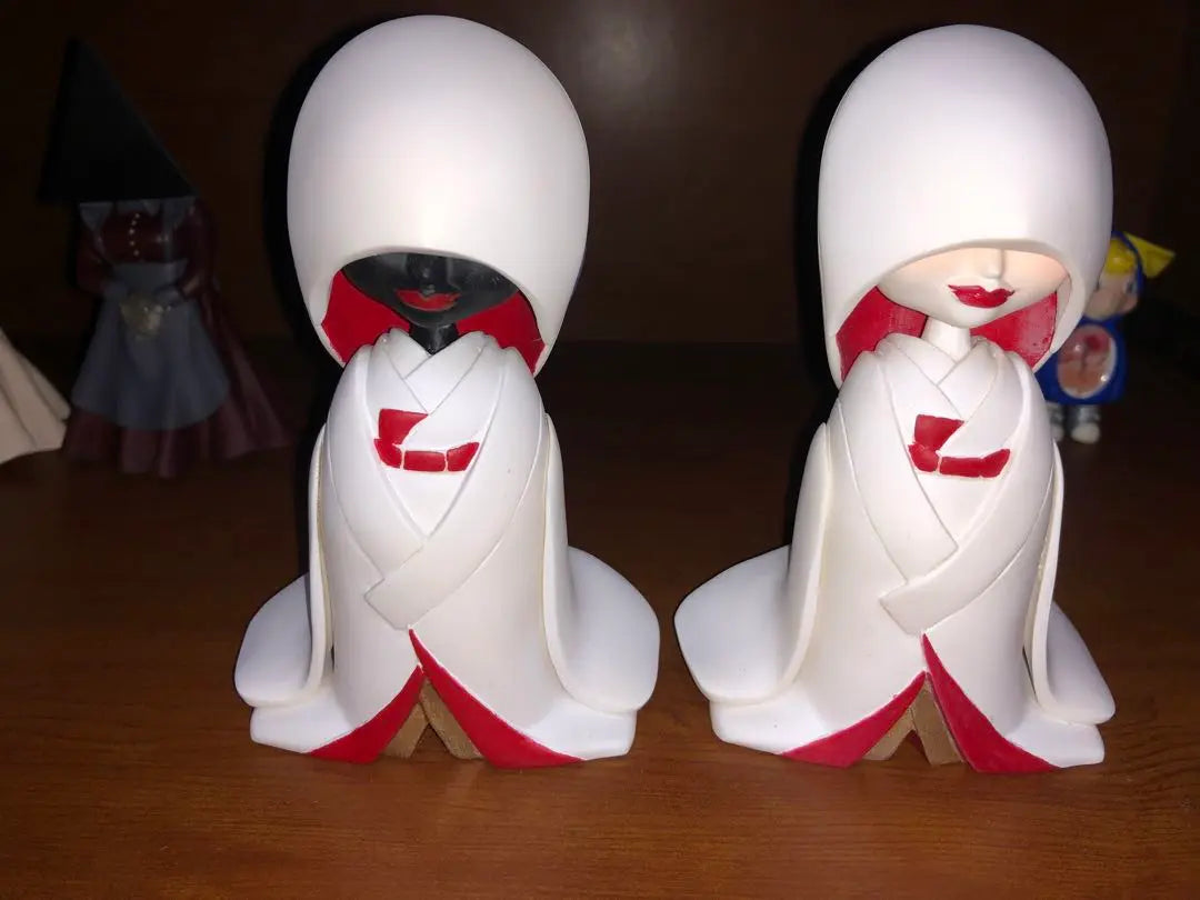 Pure and Spirit: A suspicious, strange-headed maid CANDY FACE resin figure