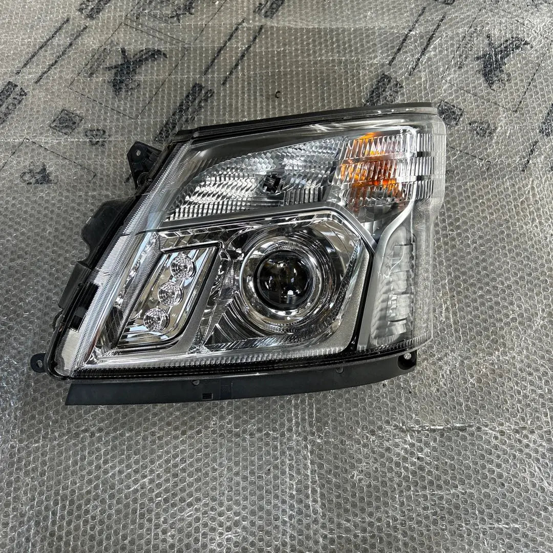 Dutro Headlight Left Koito 100-3518B Junk item