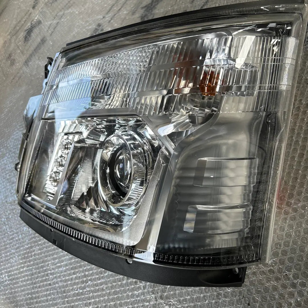 Dutro Headlight Left Koito 100-3518B Junk item