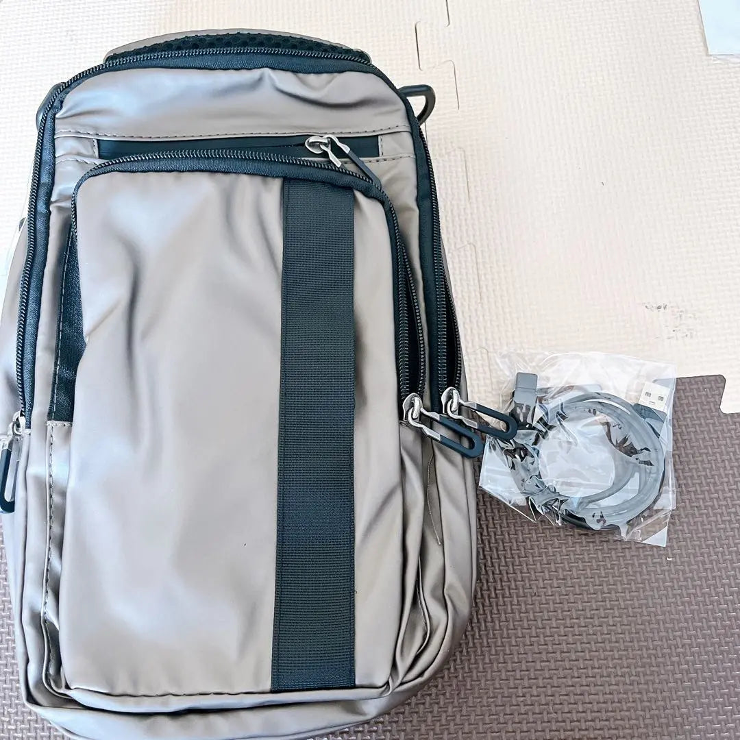 Body bag Shoulder bag with USB charging port, can be stored in iPad