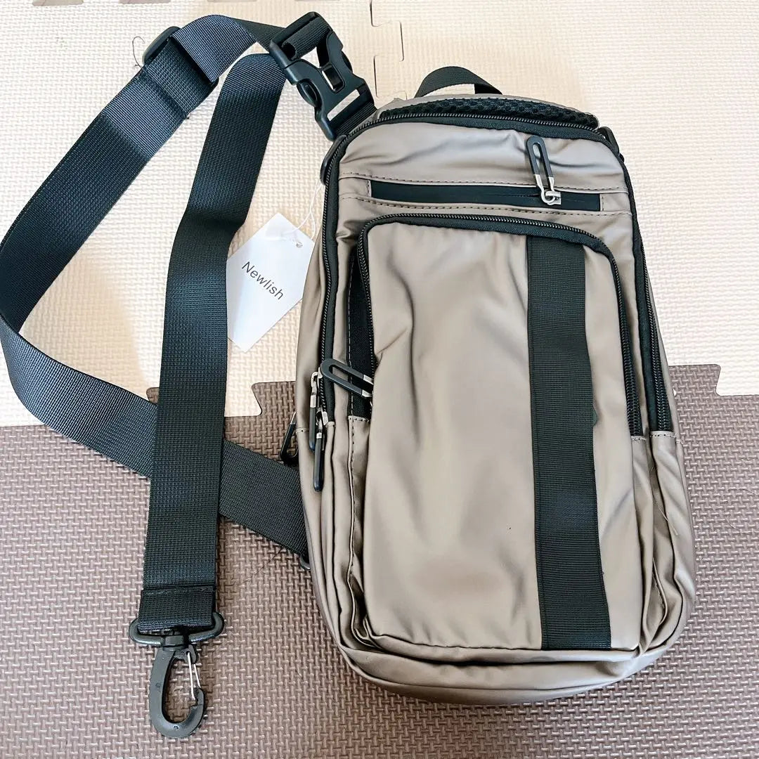 Body bag Shoulder bag with USB charging port, can be stored in iPad