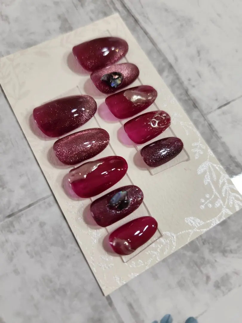 [Artículo real] Juego de 10 puntas de uñas con degradado de color rojo vino