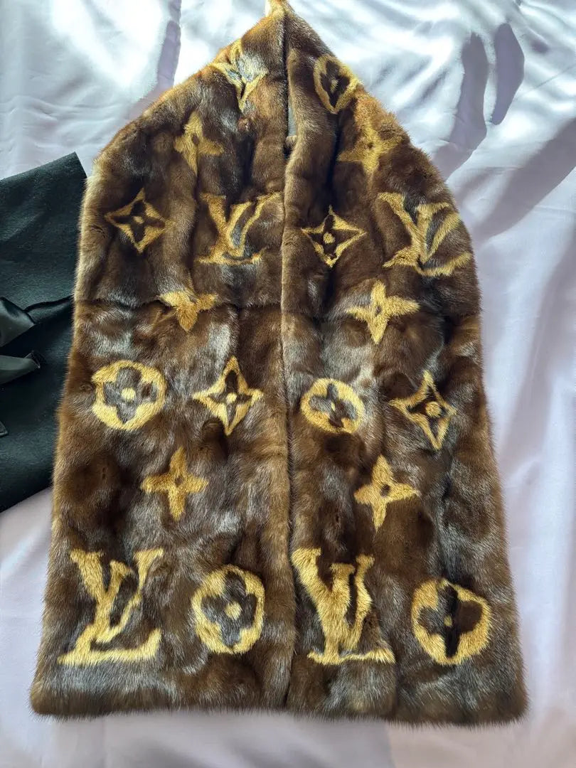 [Case included] Louis Vuitton Mink Fur Big Monogram Scarf