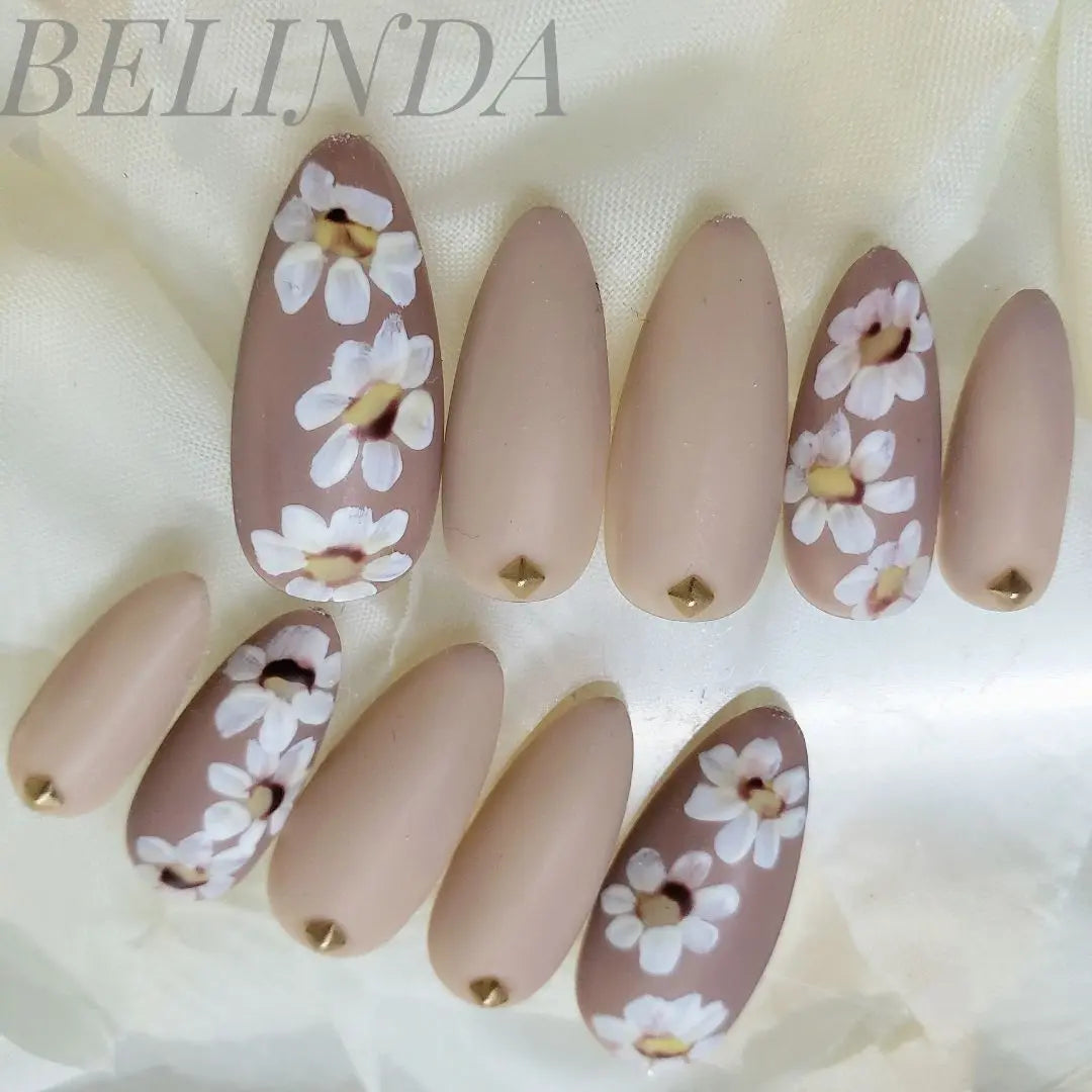 Beige Greige Floral Pattern Autumn Flower Nail Tip Margaret | ベージュ グレージュ 花柄 秋 フラワー ネイルチップ マーガレット