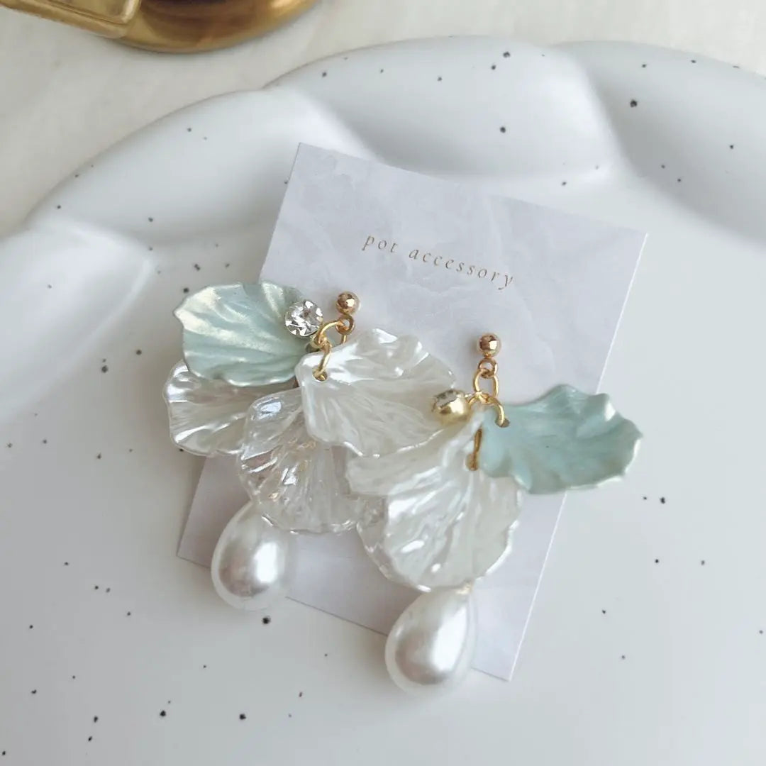 Petals, Flowers, Earrings, Earrings, Pearls, Pretty, Petal Earrings, Blue, Elegant