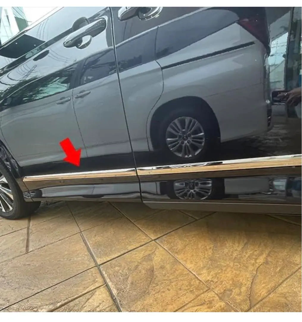 Toyota Voxy 90 series side door trim door under garnish