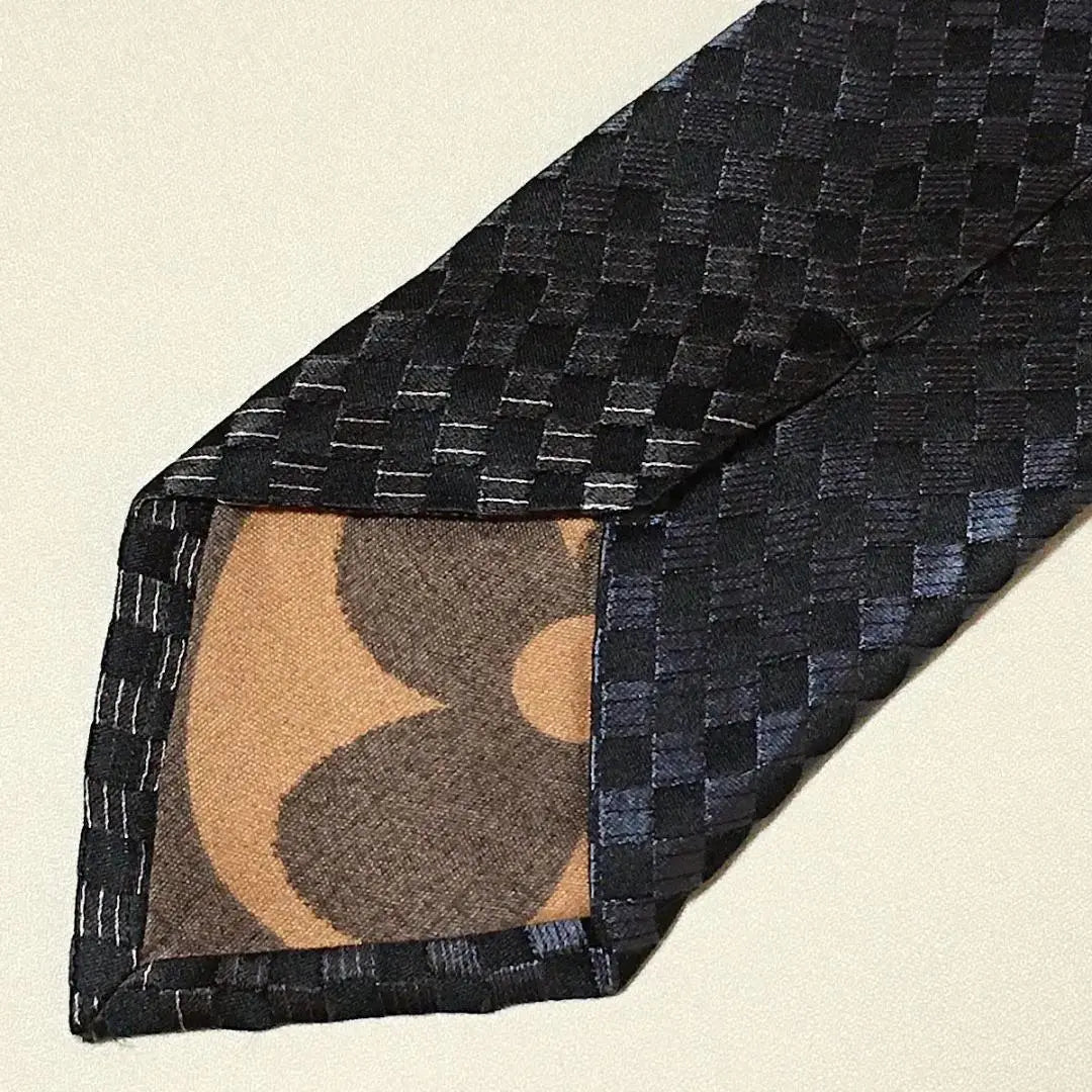 Beautiful Louis Vuitton tie 100% silk