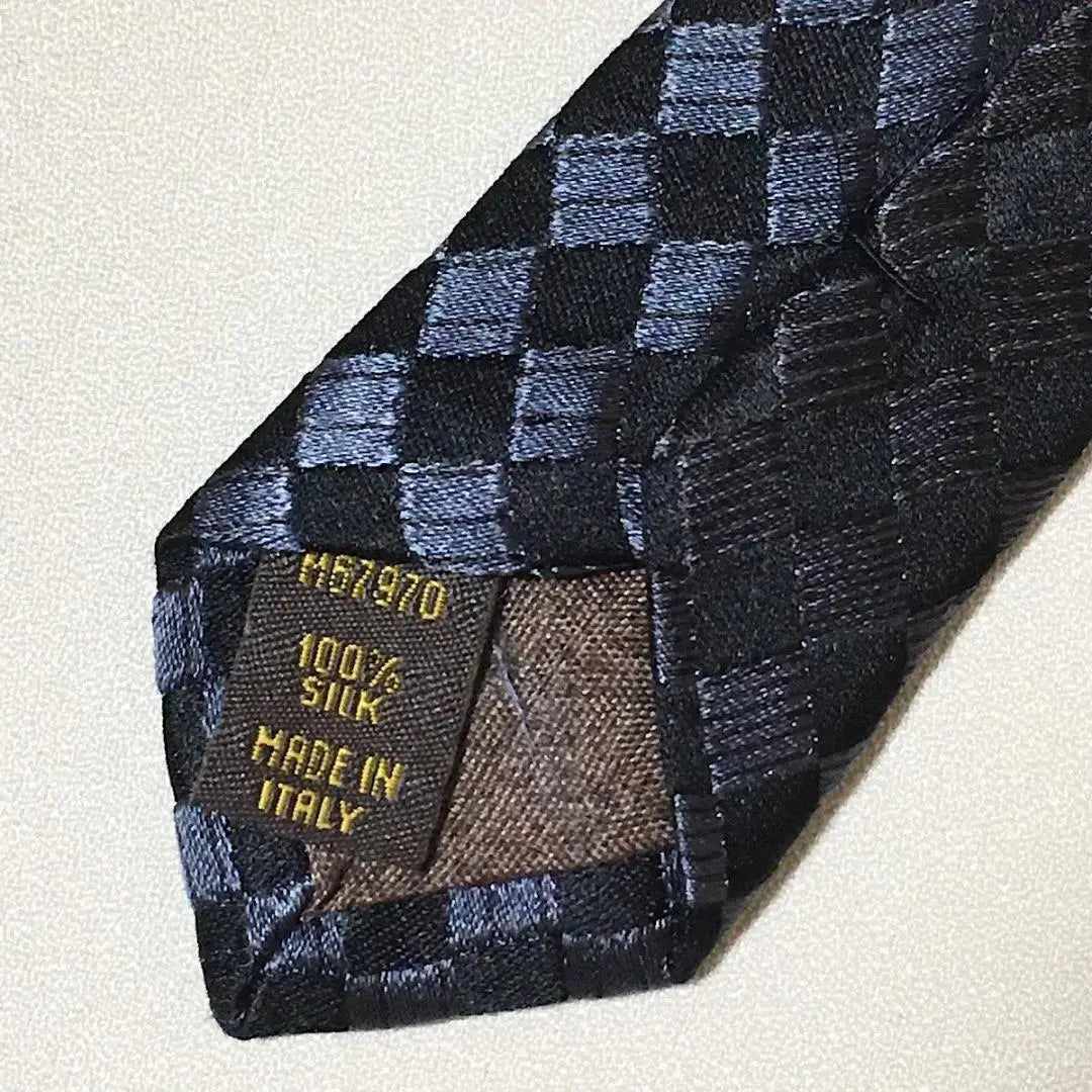 Beautiful Louis Vuitton tie 100% silk