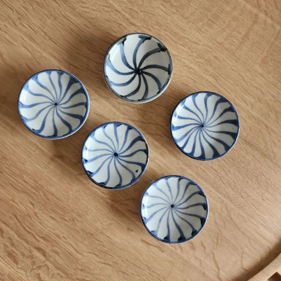 Dyed old small plates with twisted patterns, 5 pieces