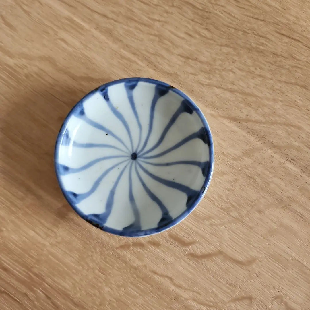 Dyed old small plates with twisted patterns, 5 pieces