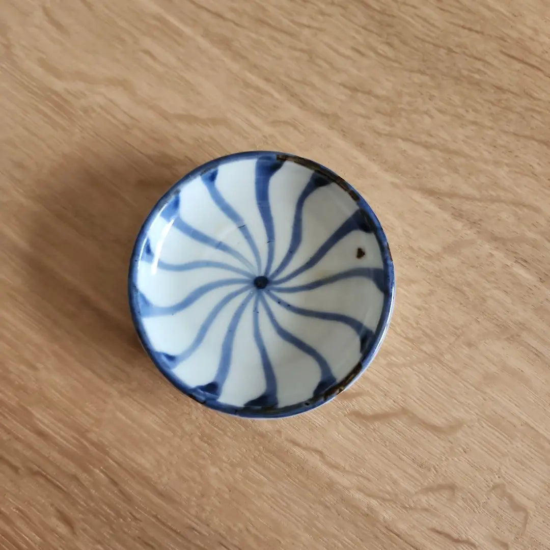 Dyed old small plates with twisted patterns, 5 pieces