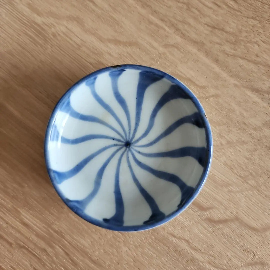 Dyed old small plates with twisted patterns, 5 pieces