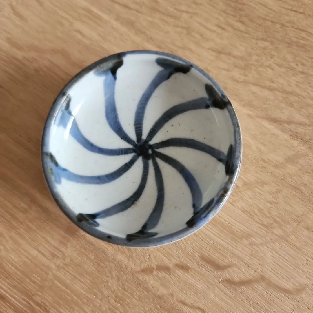 Dyed old small plates with twisted patterns, 5 pieces