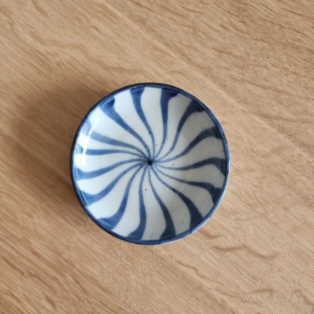 Dyed old small plates with twisted patterns, 5 pieces