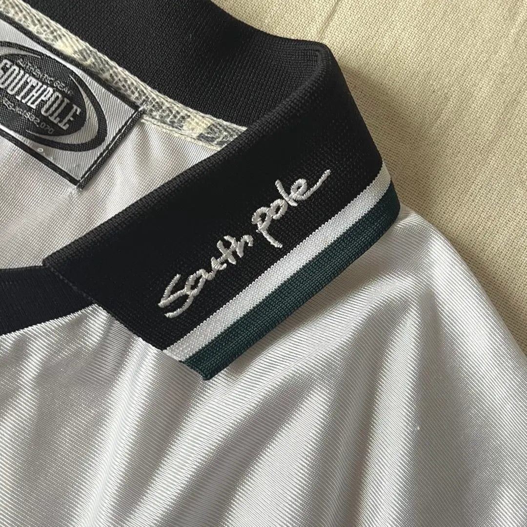 Camiseta de juego estilo fútbol con bordado del logotipo de SOUTHPOLE de los años 00 con malla cambiante