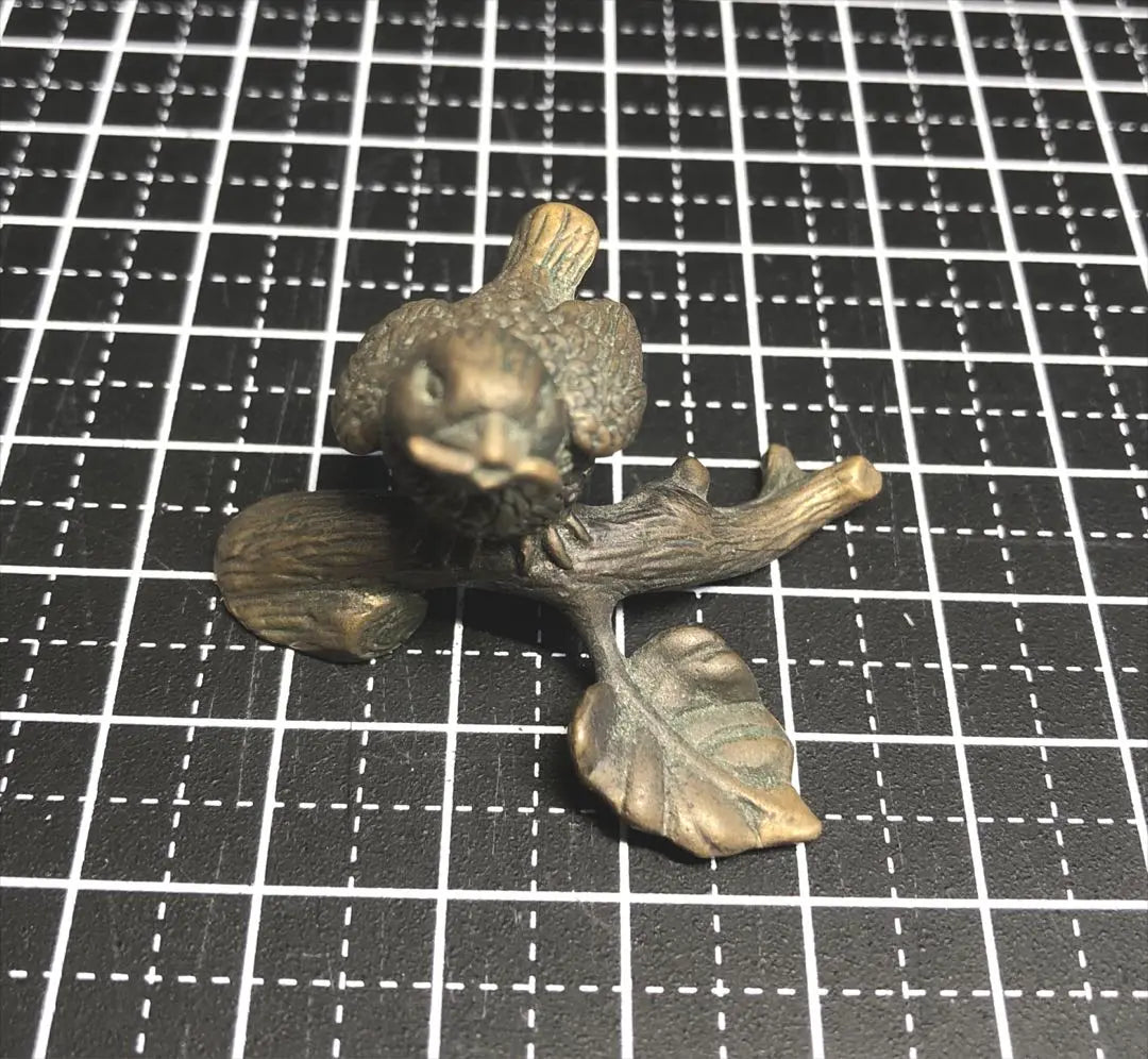 Made of brass [A small bird with a twig in its mouth] Ornament/Bird/Interior/Accessories/Pertils/Antique/Branch