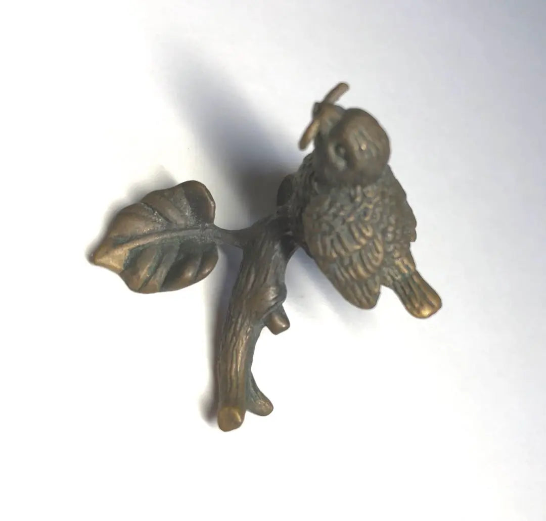 Made of brass [A small bird with a twig in its mouth] Ornament/Bird/Interior/Accessories/Pertils/Antique/Branch