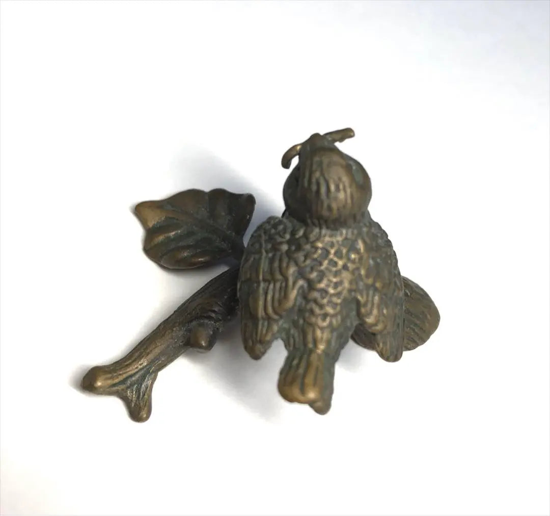 Made of brass [A small bird with a twig in its mouth] Ornament/Bird/Interior/Accessories/Pertils/Antique/Branch