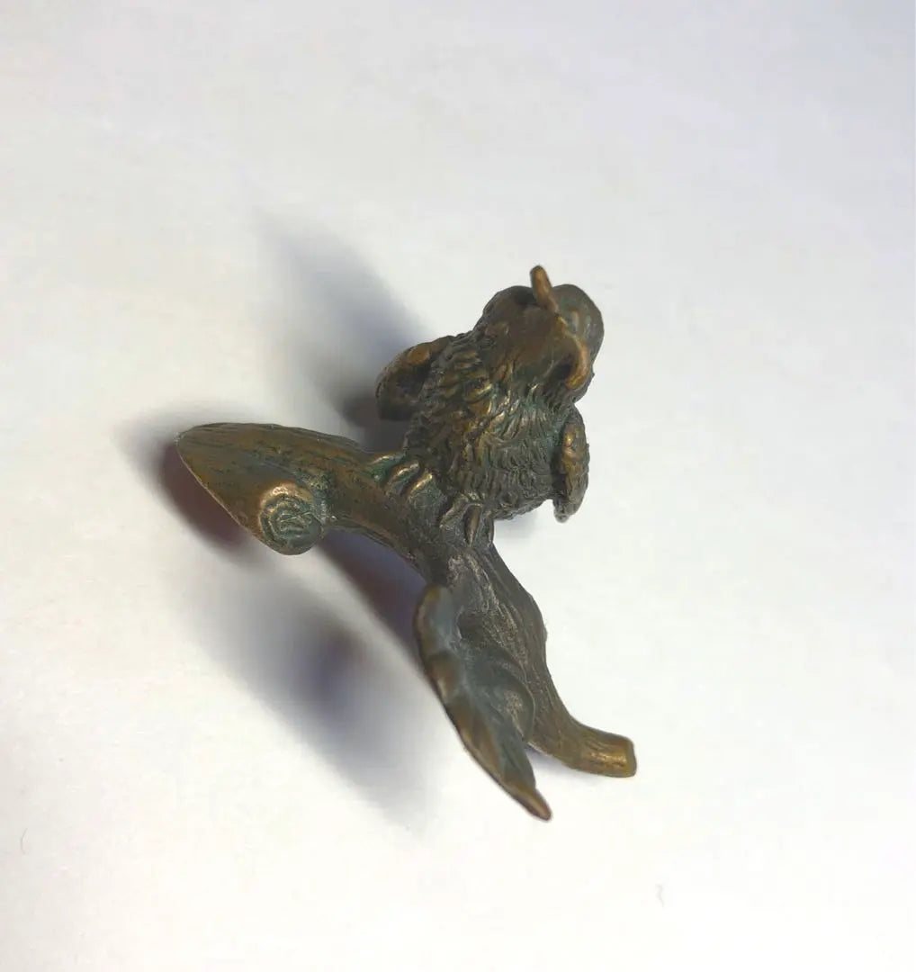 Made of brass [A small bird with a twig in its mouth] Ornament/Bird/Interior/Accessories/Pertils/Antique/Branch