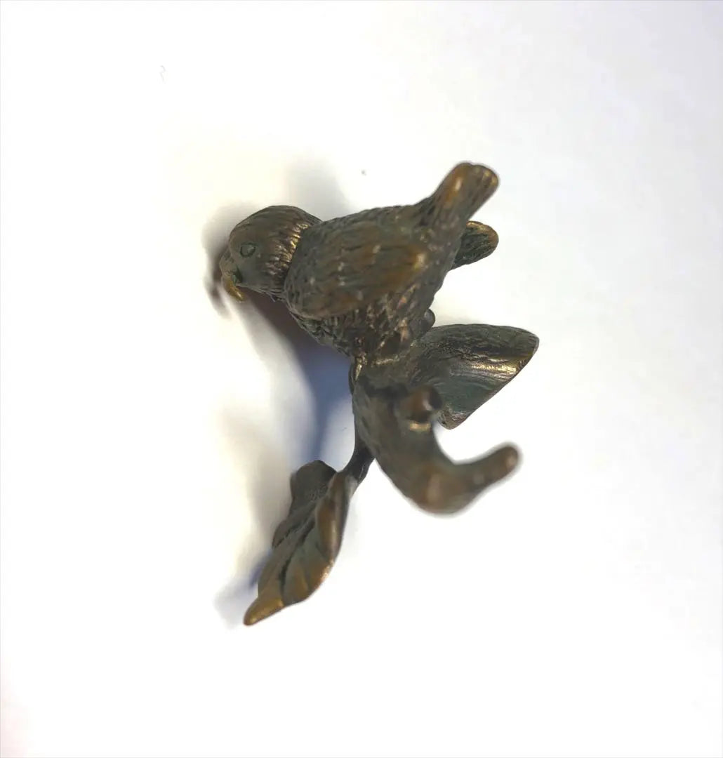 Made of brass [A small bird with a twig in its mouth] Ornament/Bird/Interior/Accessories/Pertils/Antique/Branch