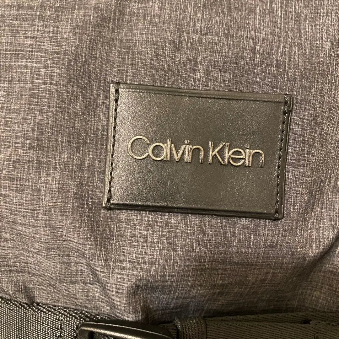 Bolso de mano Calvin Klein en color gris