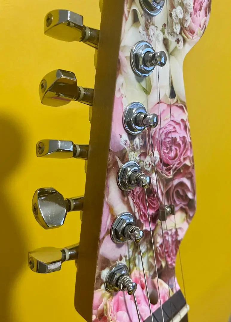 [✨Super Rare✨] Única‼ Guitarra Strato Rose Flower♥