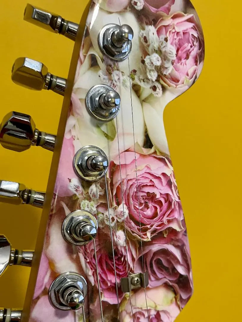 [✨Super Rare✨] Única‼ Guitarra Strato Rose Flower♥