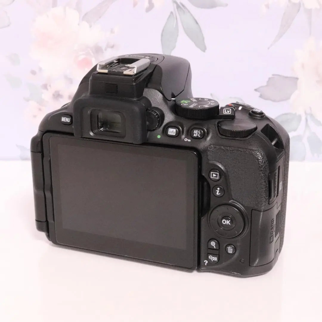 High-performance and high-quality, very popular SLR ☆ Smartphone transfer OK ♪ Nikon D5600 ♡