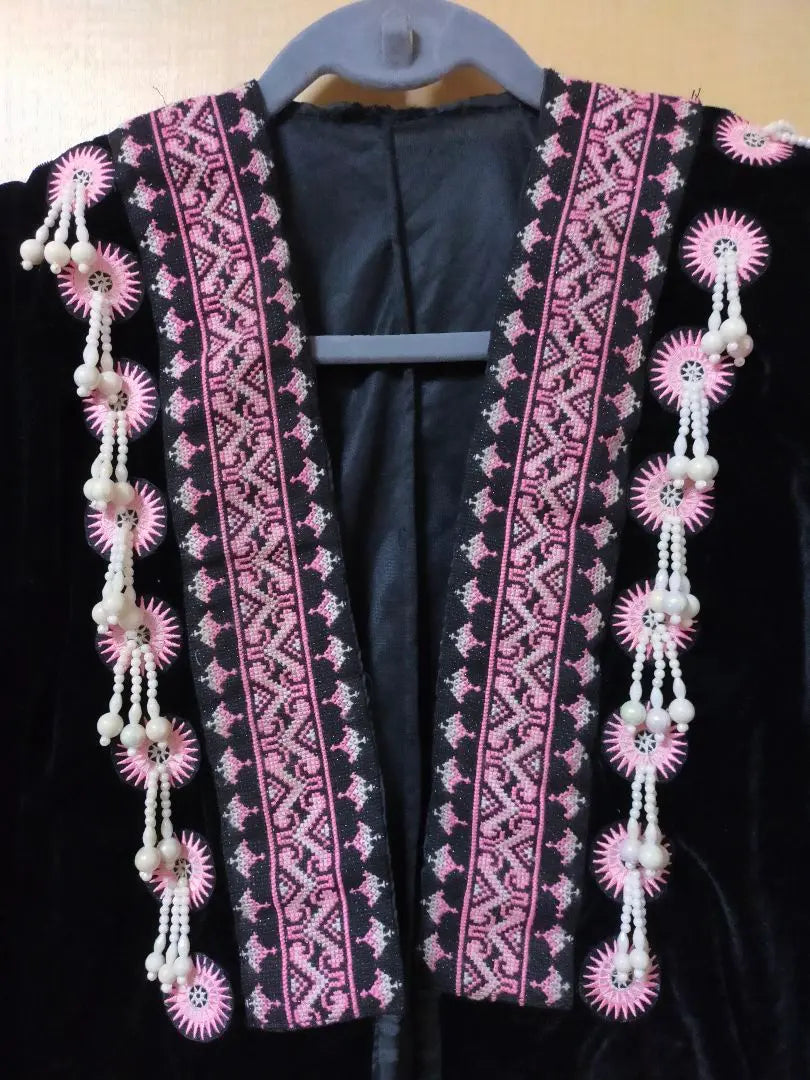 Ropa étnica antigua Chaqueta de ropa mon-vieja hecha a mano de una sola pieza traje folklórico 2 | エスニック 古着 一点もの ハンドメイド モン族古着ジャケット 民族衣装2