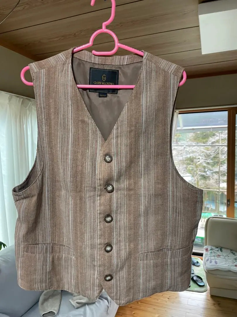 Striped vest with front button