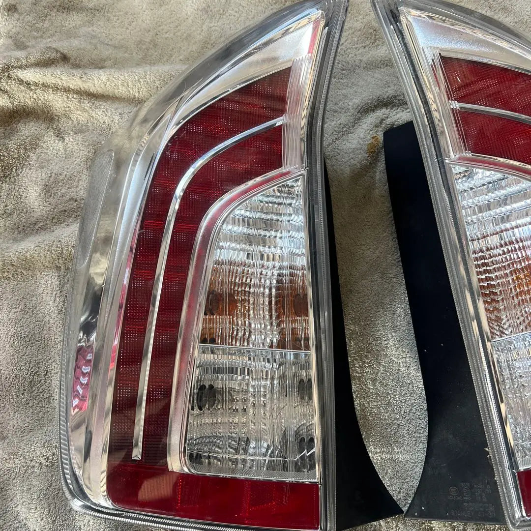 30 Prius late tail lamp set