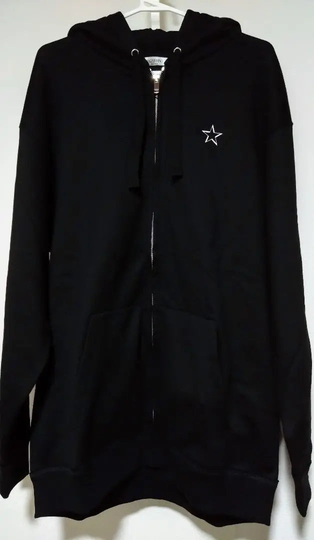 Sudadera con capucha y cremallera negra de Valentino con bordado de estrellas