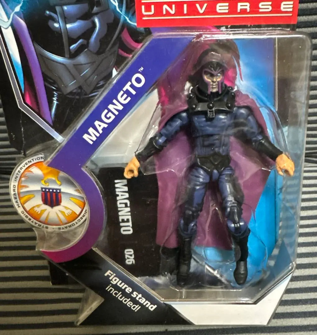 MARVEL UNIVERSE MAGNETO figure