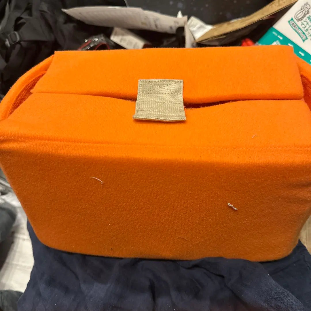 [Reducción de precio final] Bolso para cámara de tamaño mediano de color naranja con divisor interior