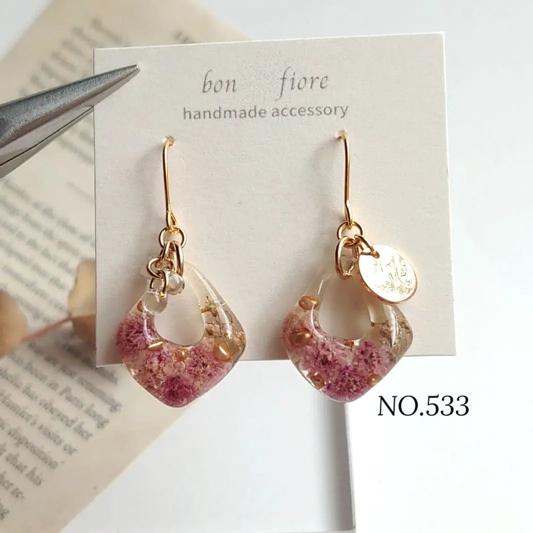 No.533 Handmade piercing resin flower pink pushing earrings