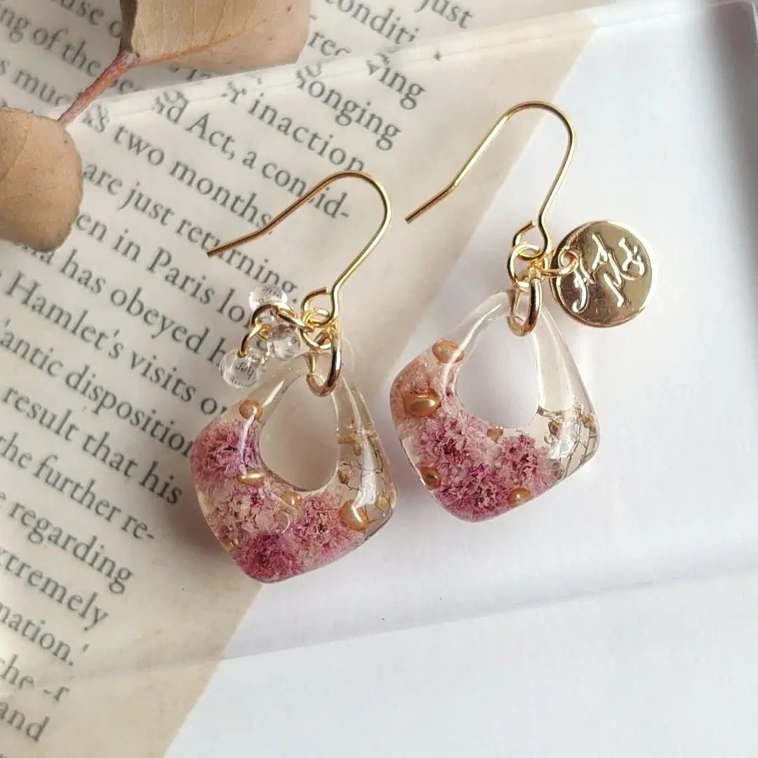 No.533 Handmade piercing resin flower pink pushing earrings