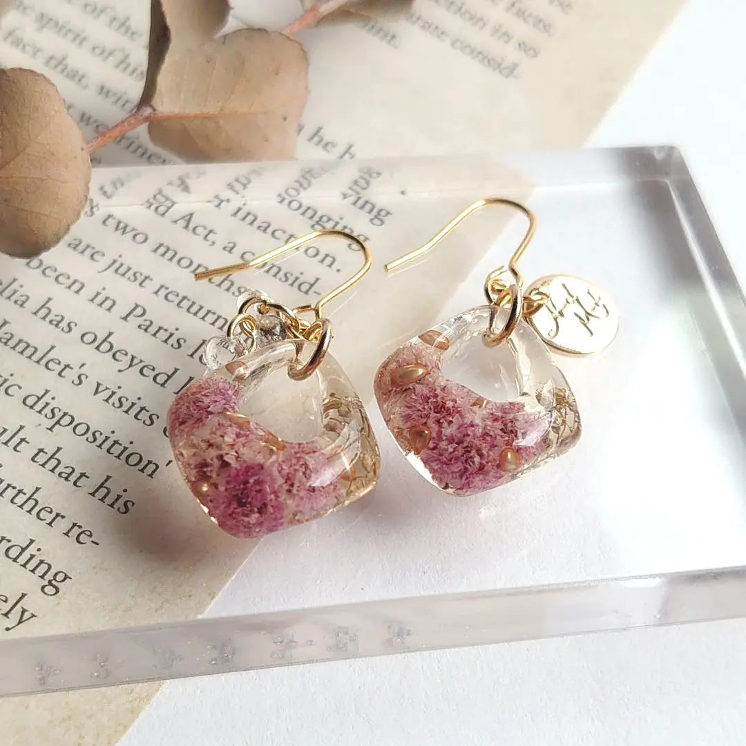 No.533 Handmade piercing resin flower pink pushing earrings