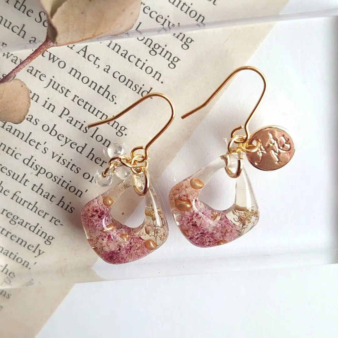 No.533 Handmade piercing resin flower pink pushing earrings