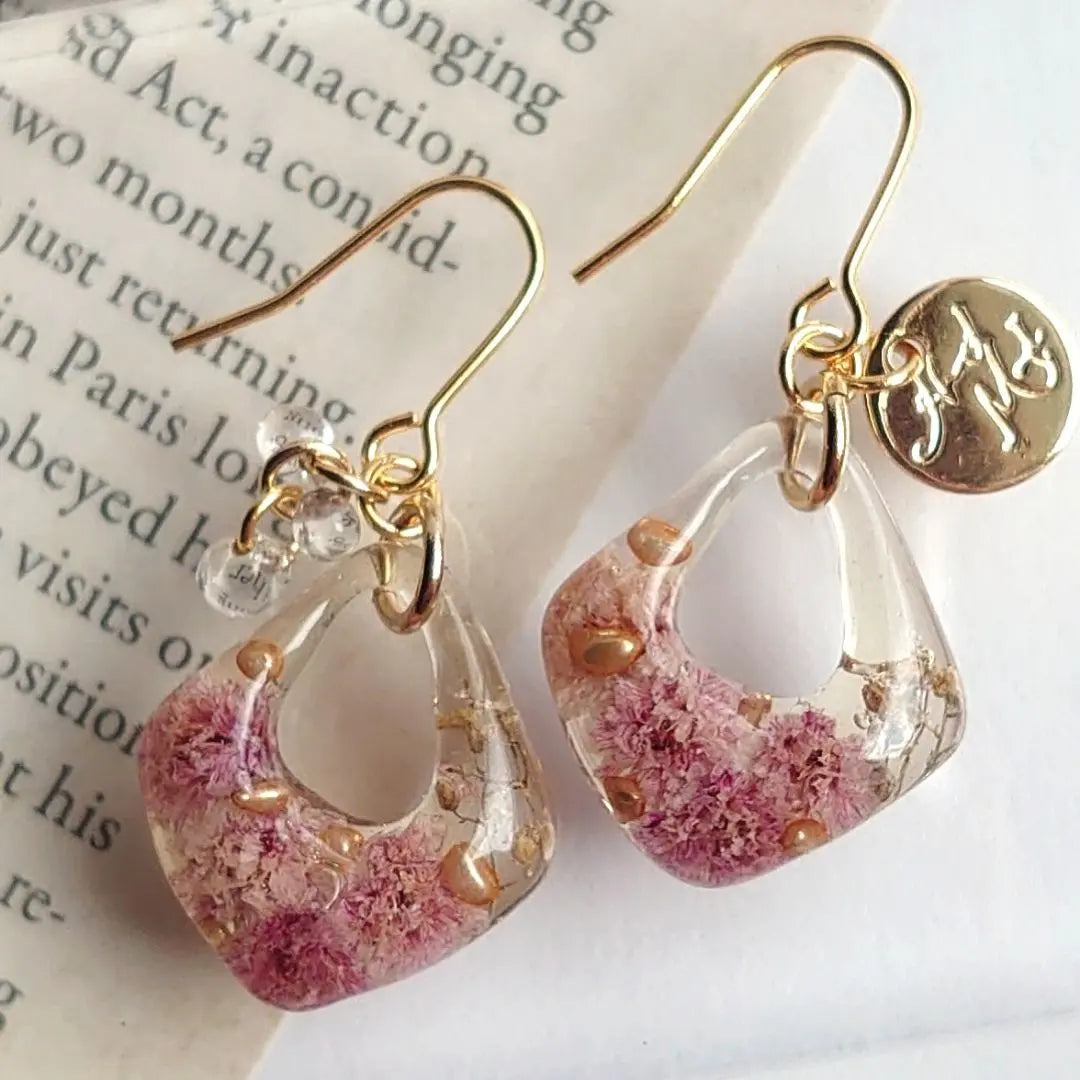 No.533 Handmade piercing resin flower pink pushing earrings