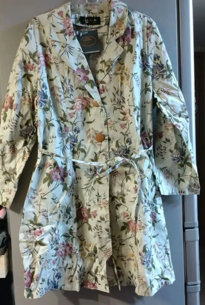 New and unused BARAKURA Living with Roses Floral Pattern Long Coat M