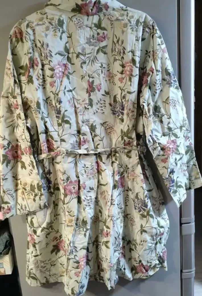 New and unused BARAKURA Living with Roses Floral Pattern Long Coat M