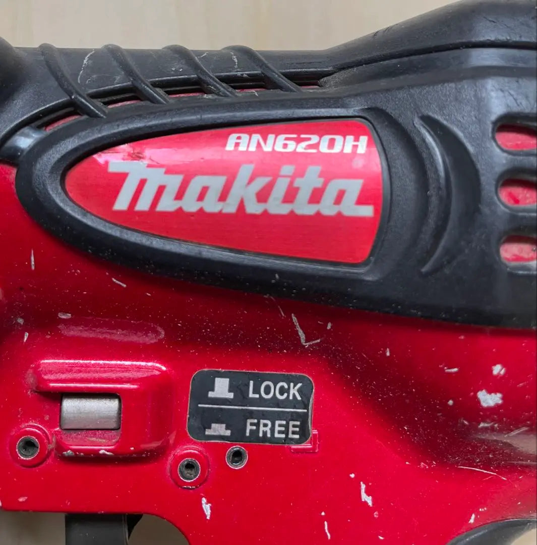 Máquina golpeadora de clavos con aire a alta presión Makita an620H | Batería Makita AN620H