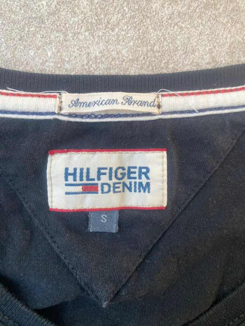 Camiseta de cuello en V de HILFIGER DENIM